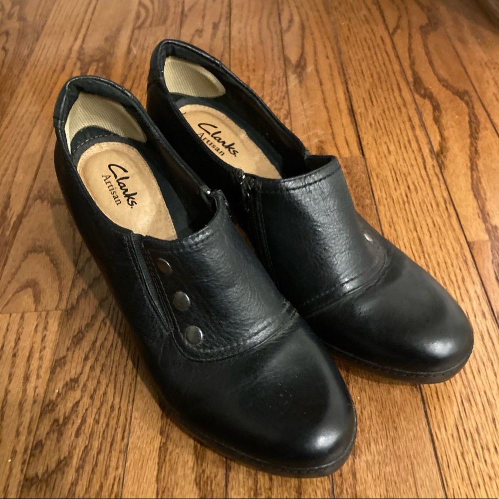 Womens Clarks Artisan Black Leather Ankle Pump Bootie (Vermont Terrace) 8.5W